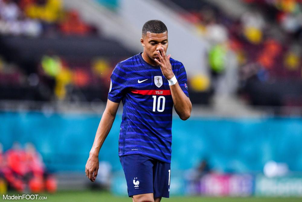 Kylian Mbappé touché face au Danemark !