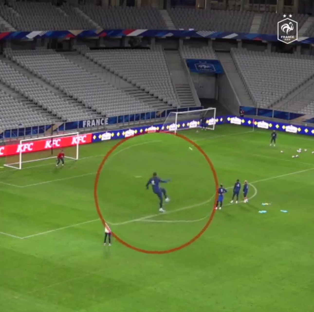 VIDÉO : Le but INCROYABLE de Kylian Mbappé à l’entraînement !
