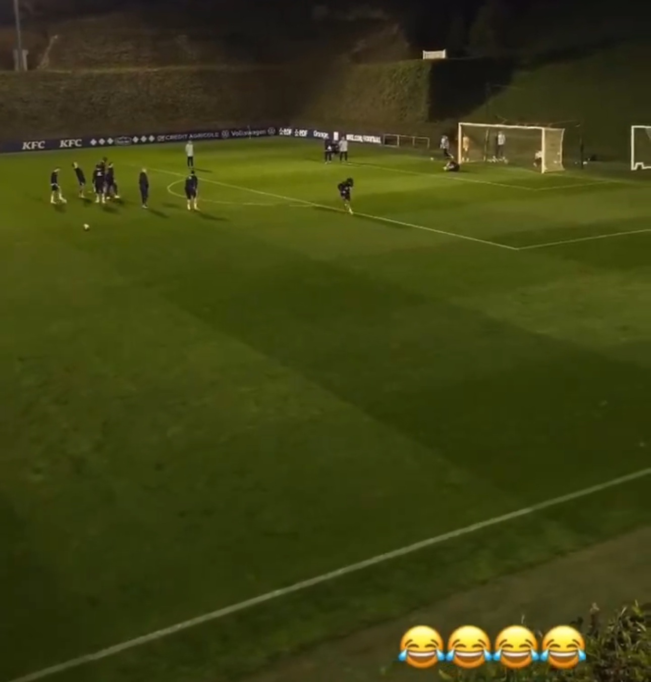 VIDÉO : Quand Mbappé dézingue Guendouzi à l’entraînement !