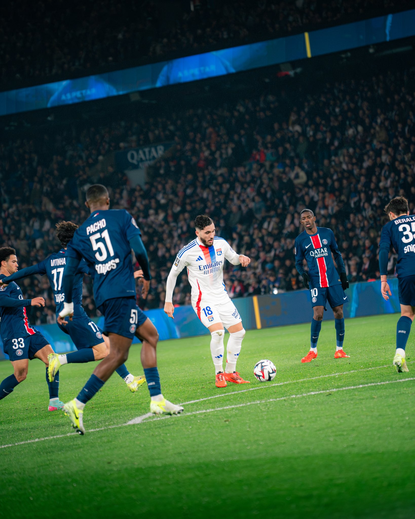 Les Fans du PSG, en feu après le tweet de Rayan Cherki !