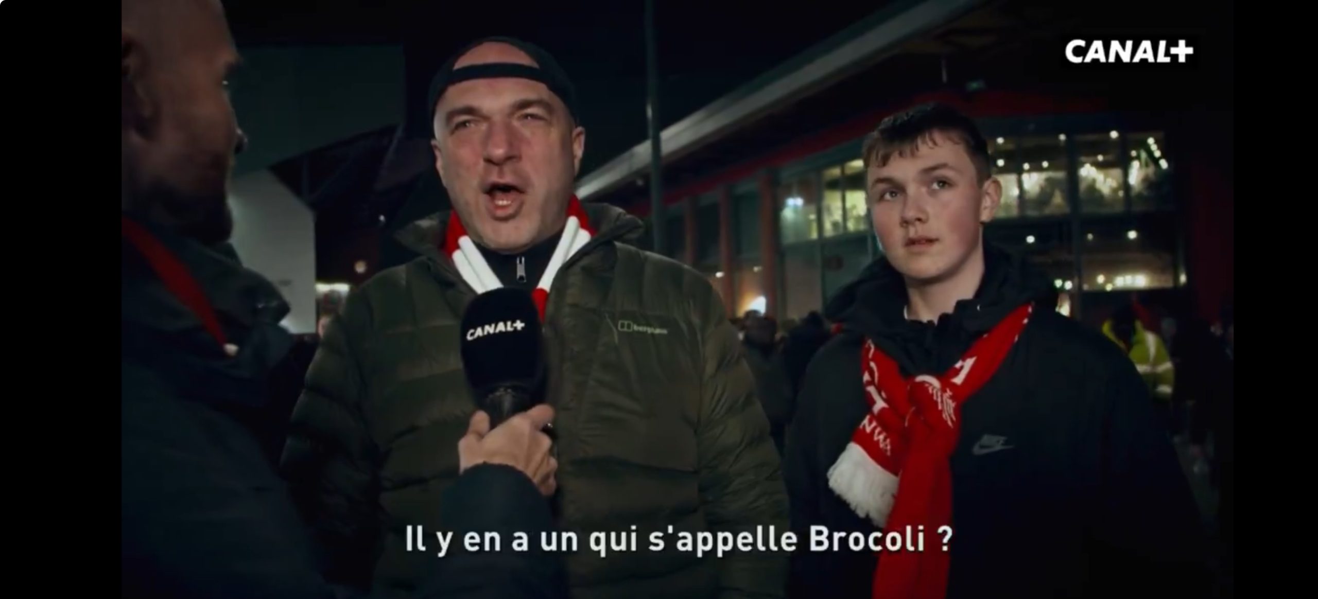 Un supporter de Liverpool donne un sacré à Bradley Barcola !