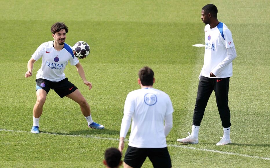 Paris Saint-Germain's Portuguese midfielder #17 Vitinha (L) and Paris Saint-Germain's French forward #10 Ousmane Dembele take part in a training session of French football club Paris Saint-Germain a day ahead of their UEFA Champions League semi-final match against German club FC Bayern Munich at the PSG Campus in Poissy, north-west of Paris, on April 27, 2026. (Photo by FRANCK FIFE / AFP)