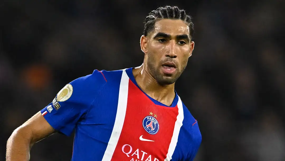 Un nouveau look et des ailes : la soirée parfaite d&rsquo;Achraf Hakimi avec le PSG !